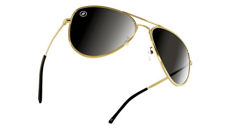 [Black] A pair of black aviator sunglasses